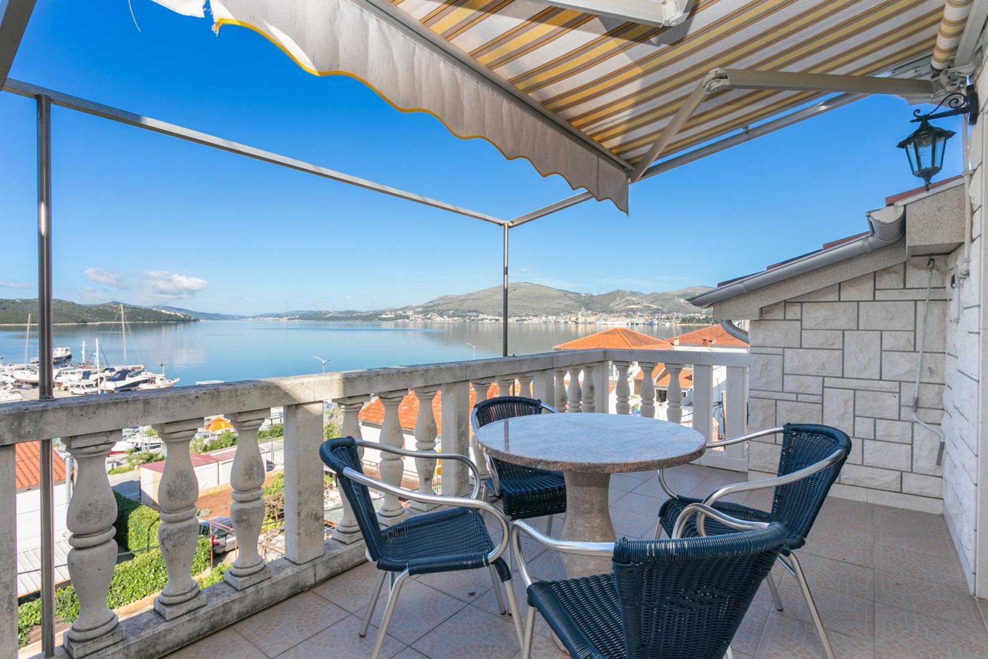 Seaside Apartments With A Swimming Pool Okrug Gornji, Ciovo - 11374 Trogir Buitenkant foto