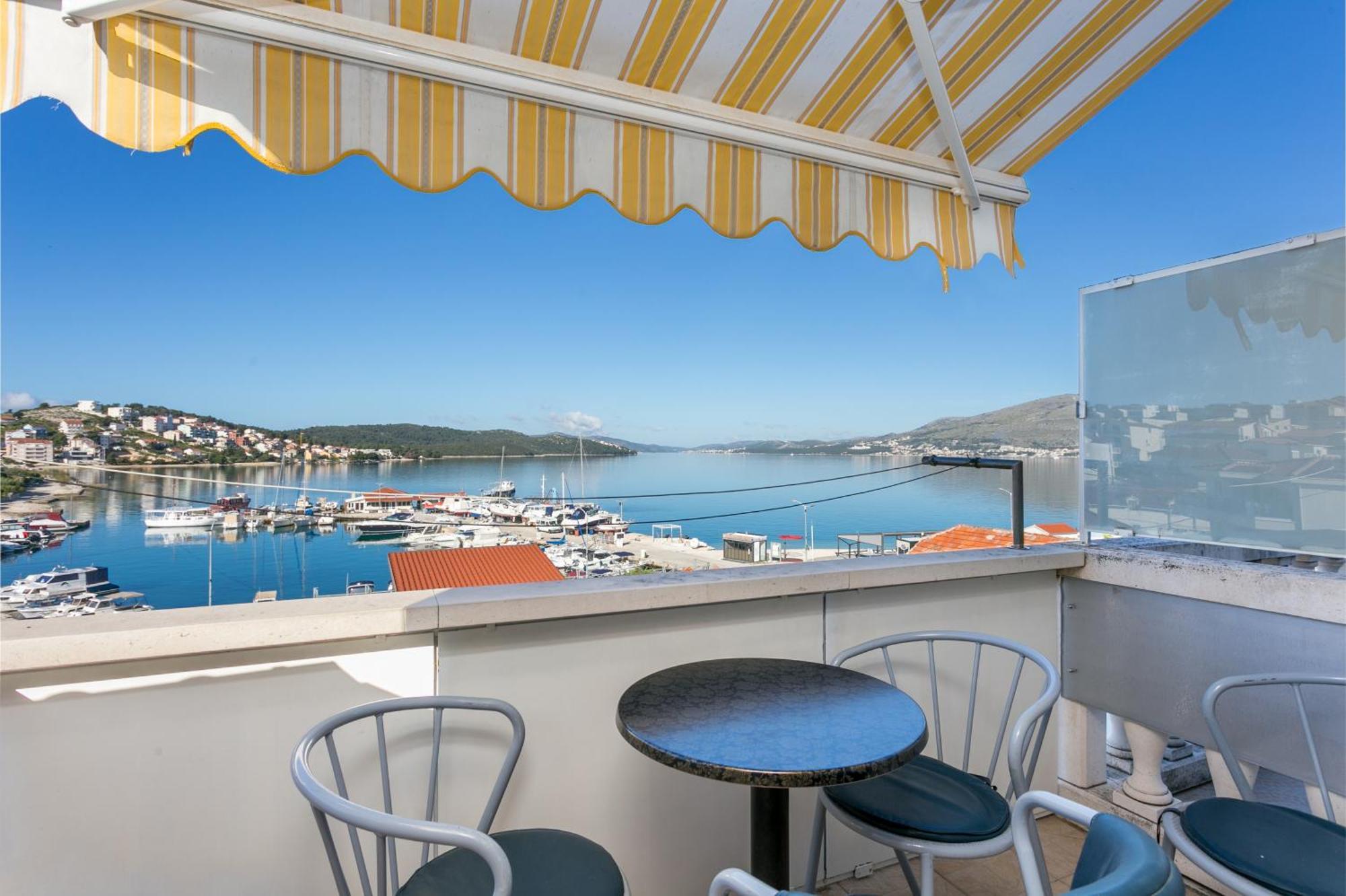 Seaside Apartments With A Swimming Pool Okrug Gornji, Ciovo - 11374 Trogir Buitenkant foto
