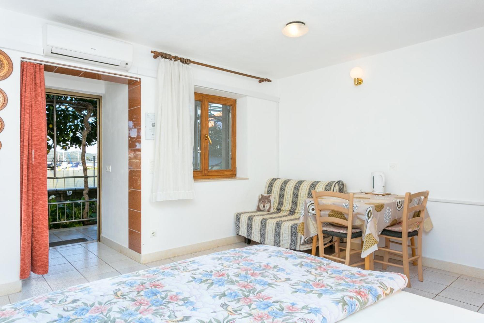 Seaside Apartments With A Swimming Pool Okrug Gornji, Ciovo - 11374 Trogir Kamer foto